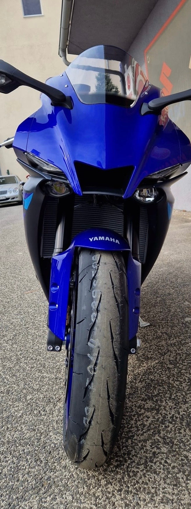Yamaha R1