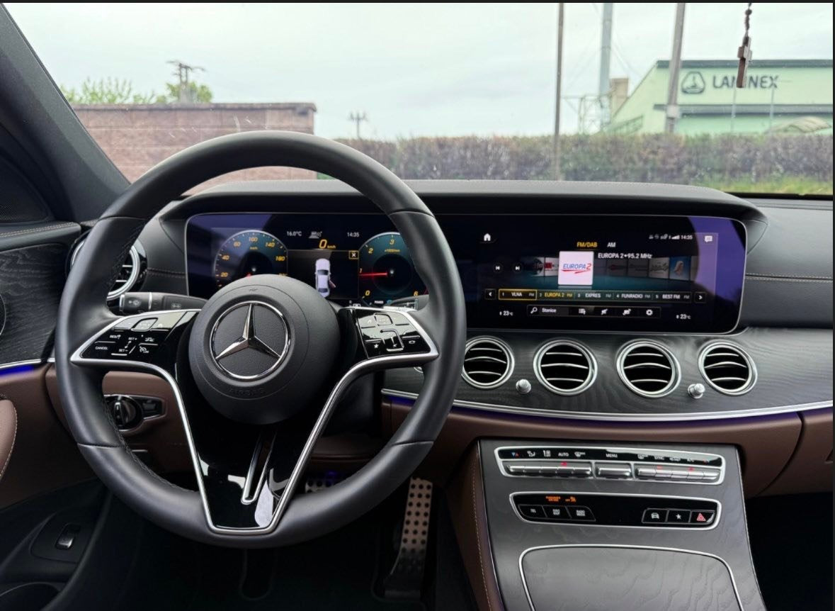 Mercedes-Benz E trieda Sedan 220 d EXCLUSIVE mHEV 4MATIC