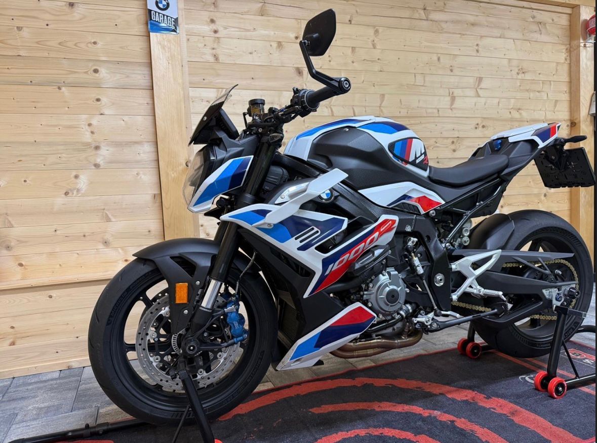BMW M 1000 RR R