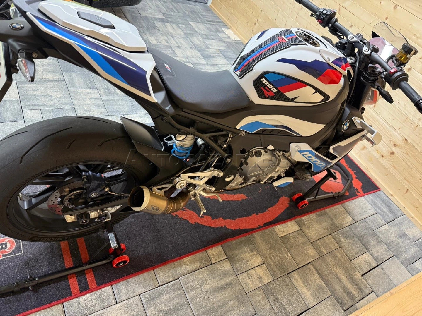 BMW M 1000 RR R