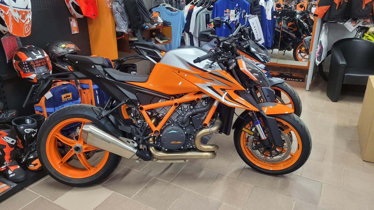 KTM1290 Super Duke R Evo v  TECH PACK