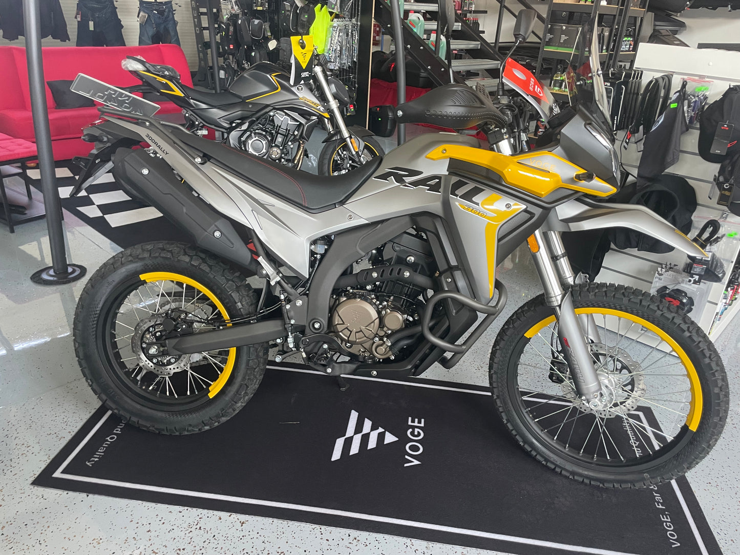 VOGE 300 RALLY