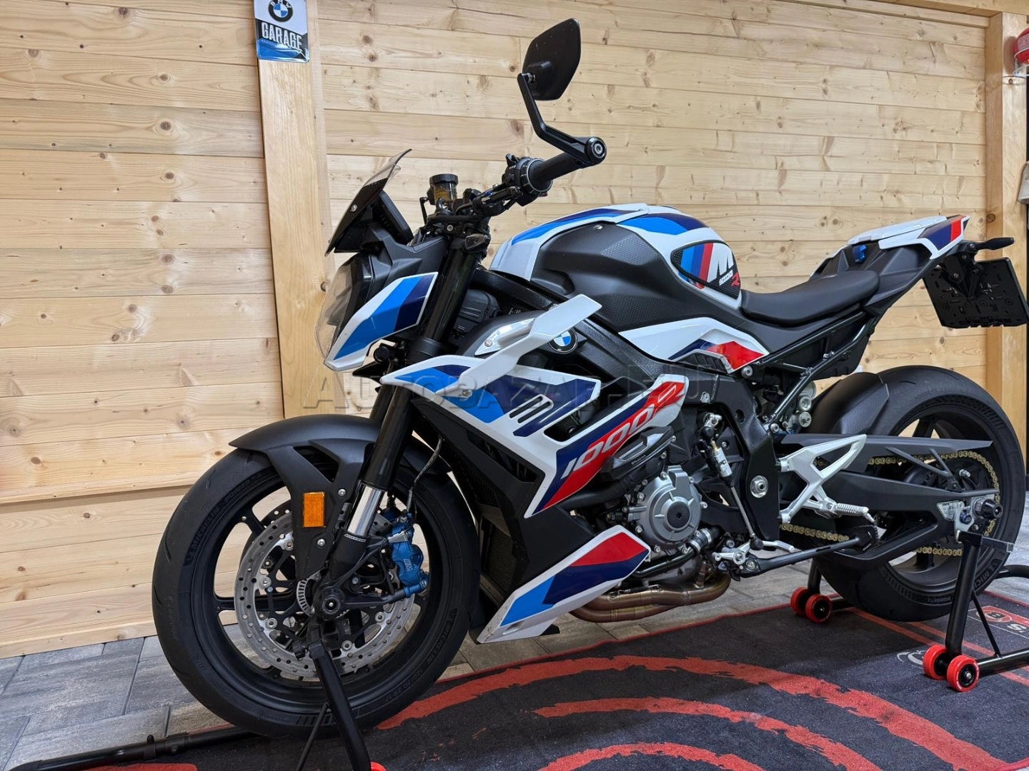 BMW M 1000 RR R
