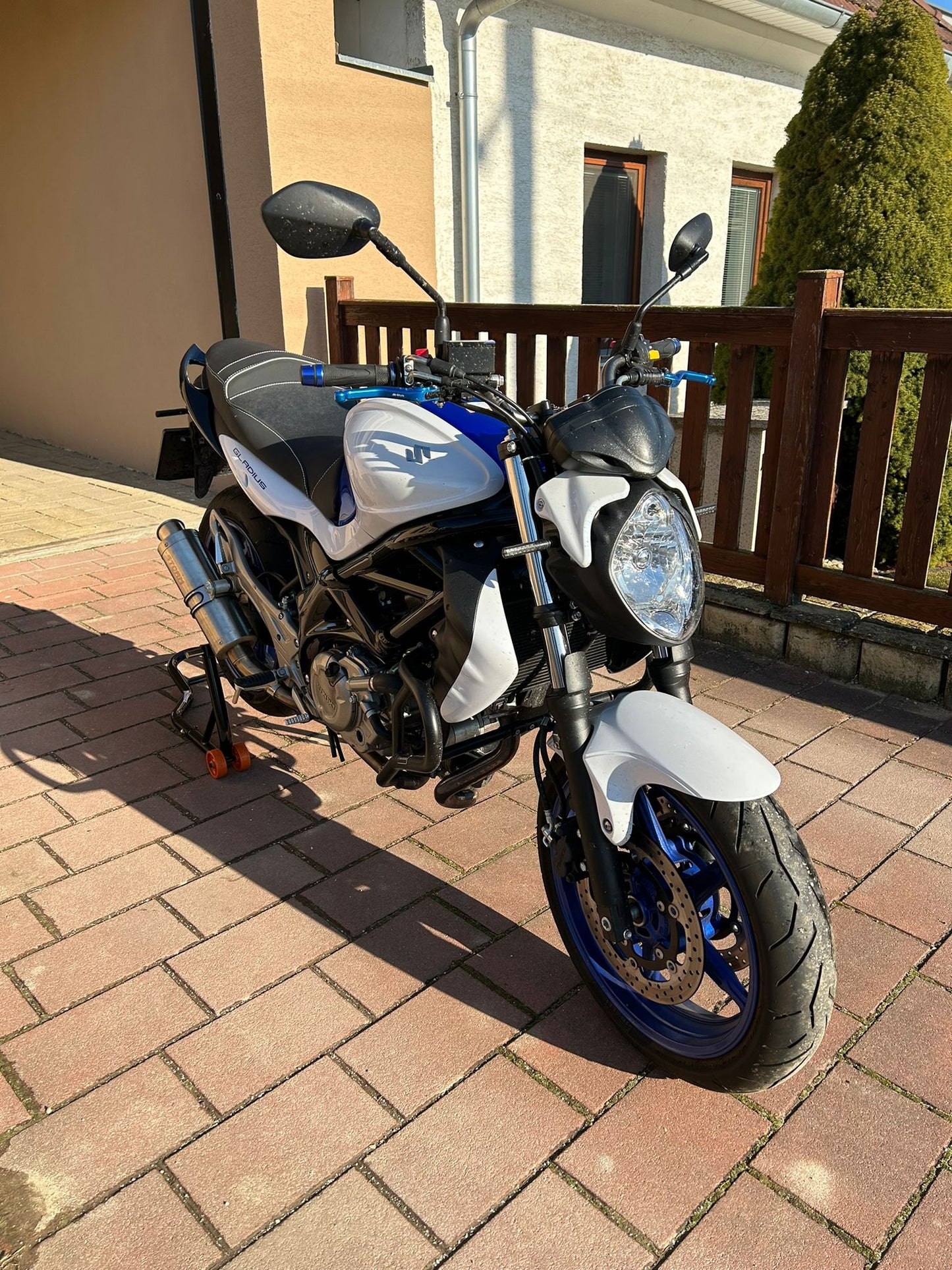 Suzuki Gladius SFV650