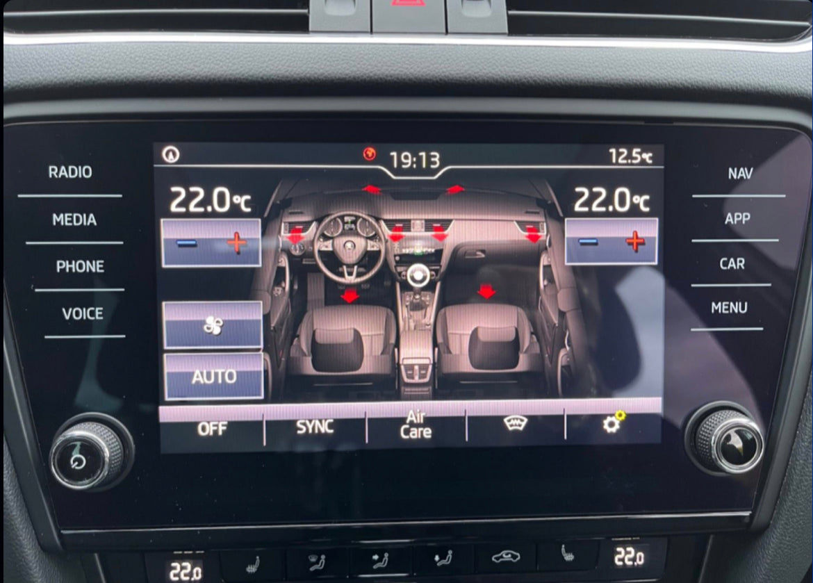 Škoda Octavia Combi 2,0TDI SOLEIL DSG 110 kW,A7,5dv.